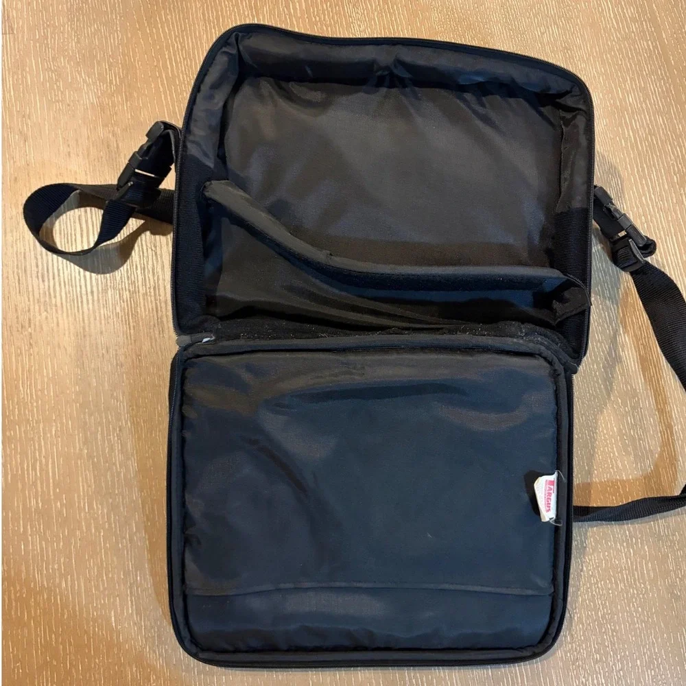 Targus Large Black Leather Laptop Briefcase Messenger Bag Computer Carrying Case